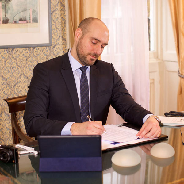 Dr Samouris Plastic Surgeon in Harley Street London